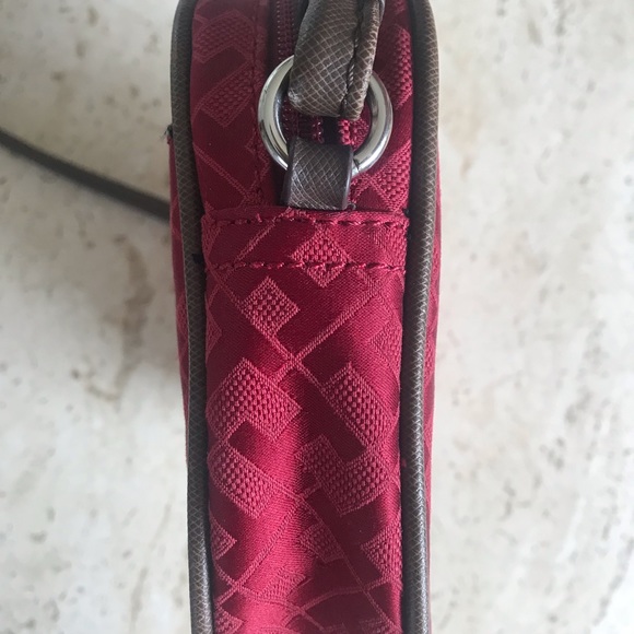 Tommy Hilfiger red cross body purse.  Good pre-loved condition. - Picture 12 of 13